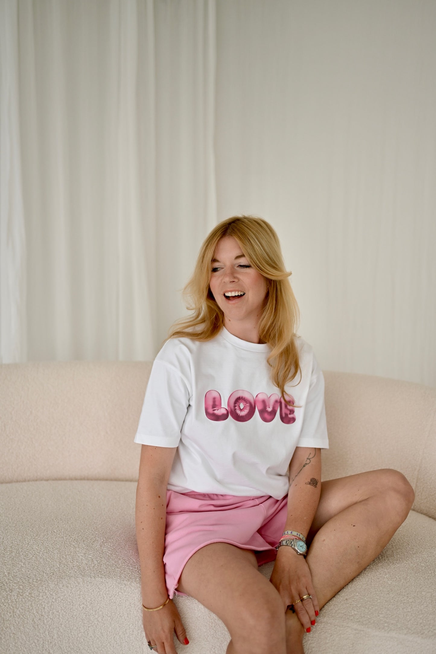 Sarah t-shirt in white mit LOVE print
