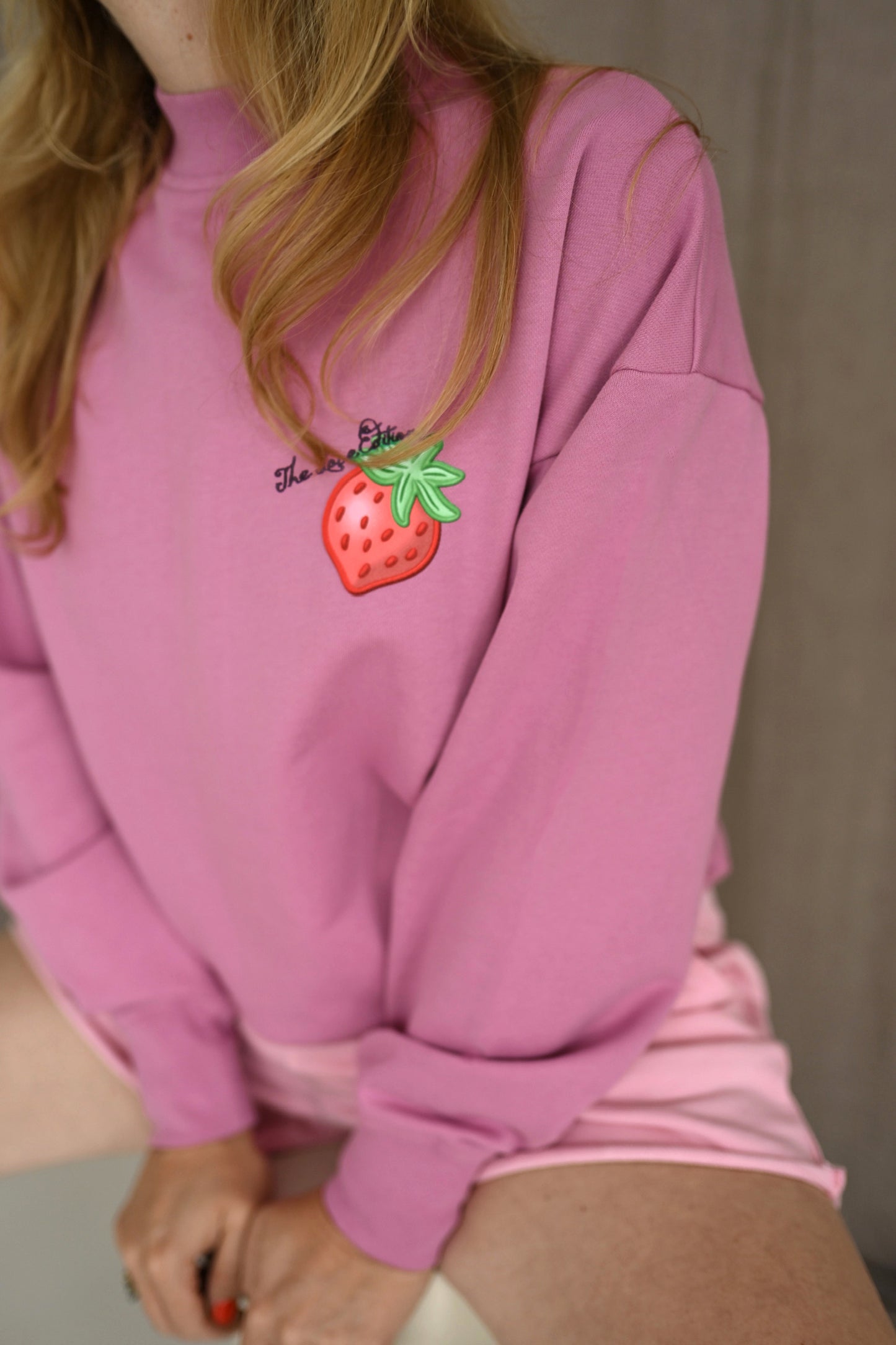 Eva sweater in crocus mit Erdbeer Print