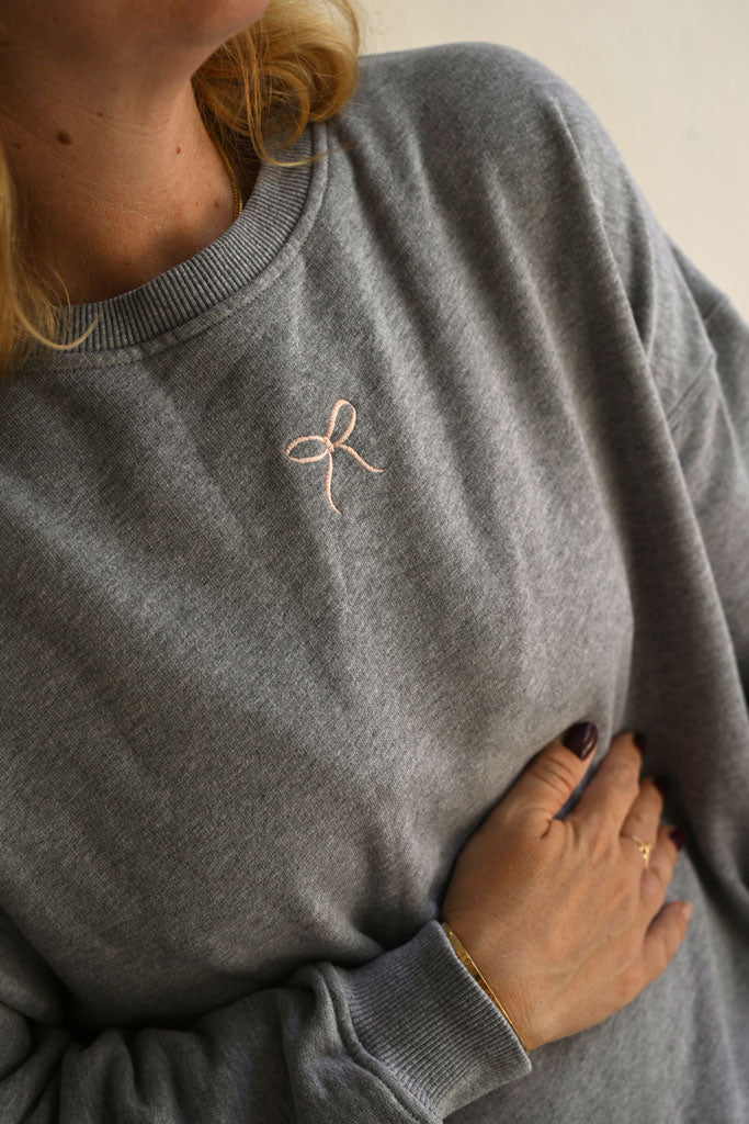 Emma sweater in grey melange with little bow embroidery