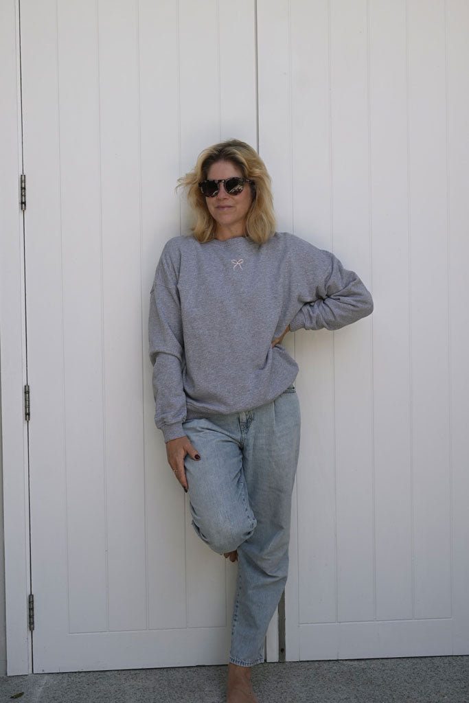 Emma sweater in grey melange with little bow embroidery