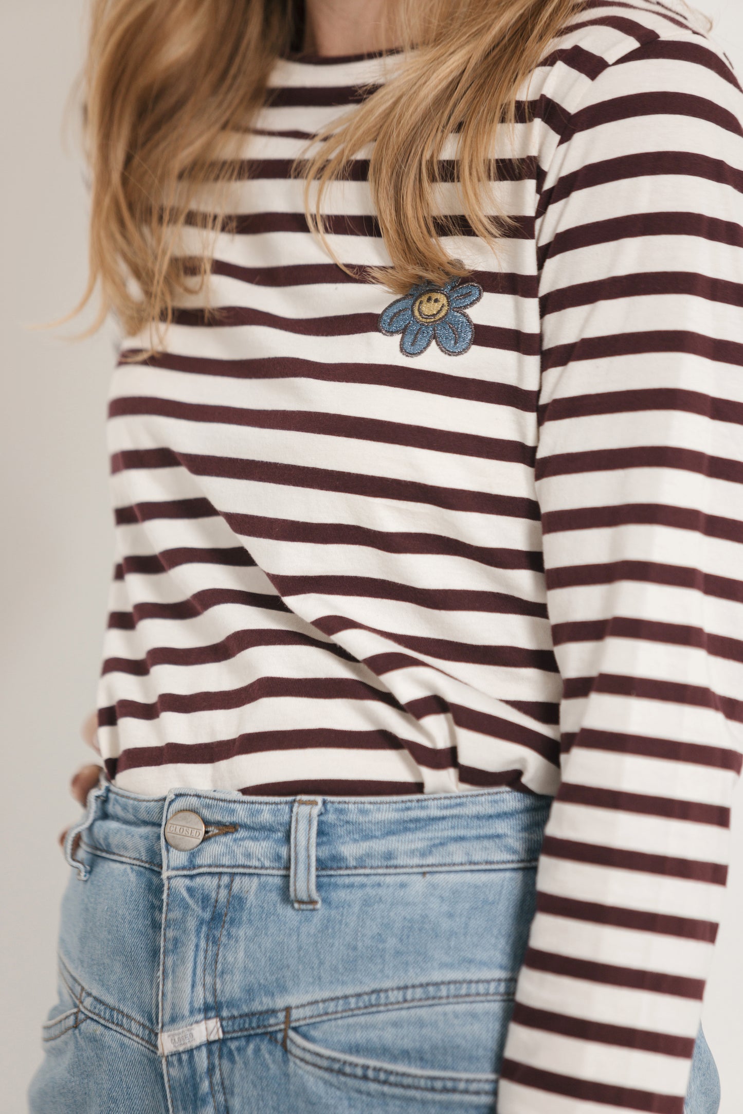 Tilda Longsleeve in rum raisin / antique white mit Blumen Stickerei