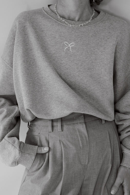 Emma sweater in grey melange with little bow embroidery