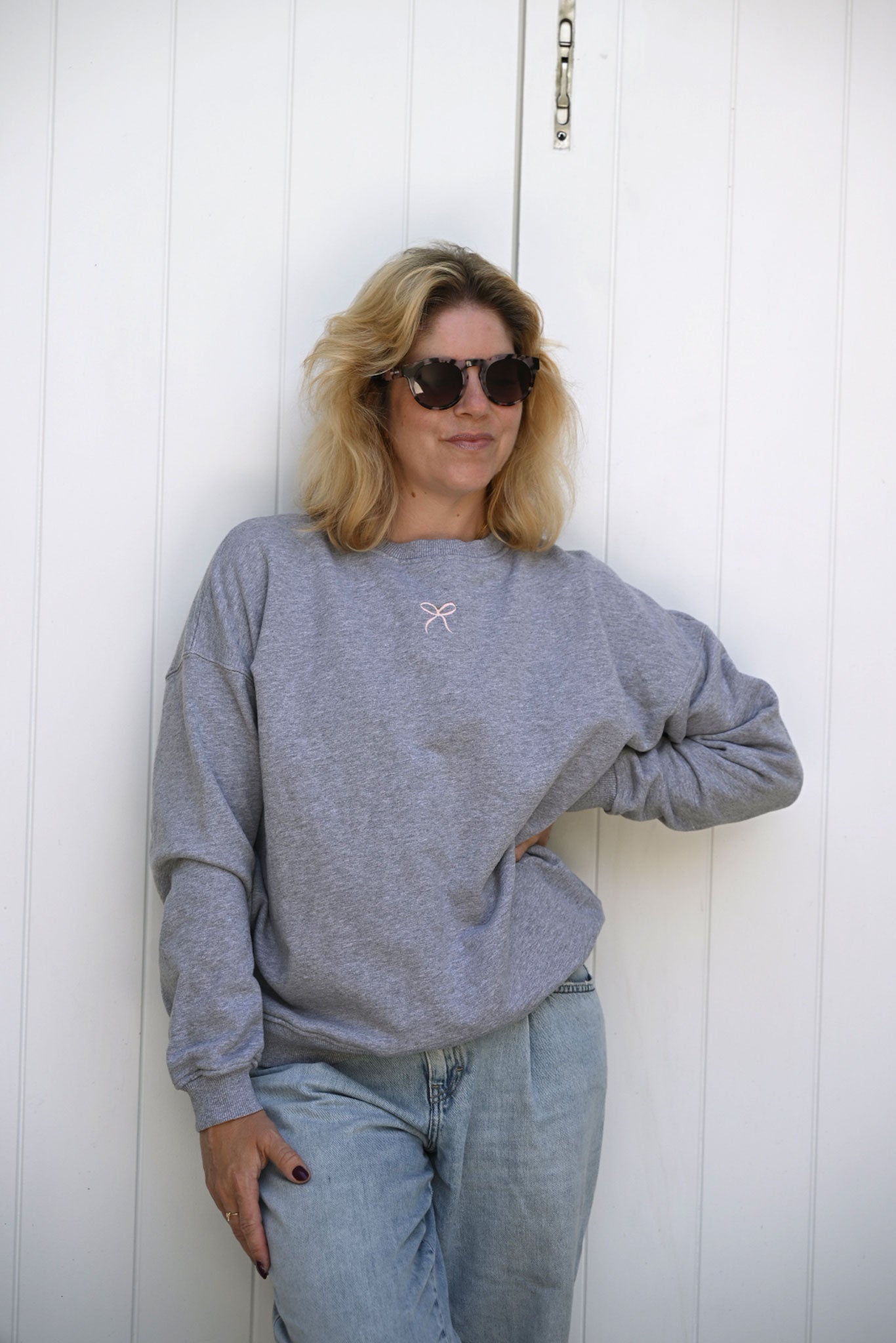 Emma sweater in grey melange with little bow embroidery