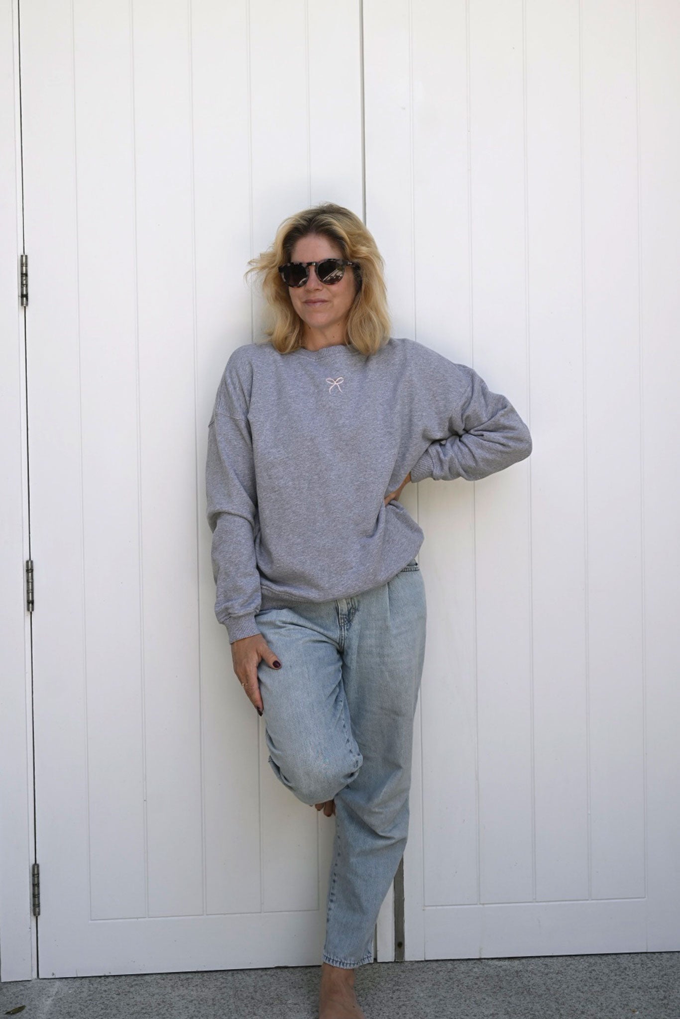 Emma sweater in grey melange with little bow embroidery