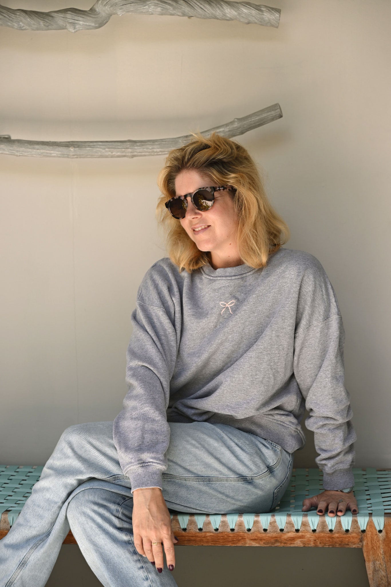 Emma sweater in grey melange with little bow embroidery