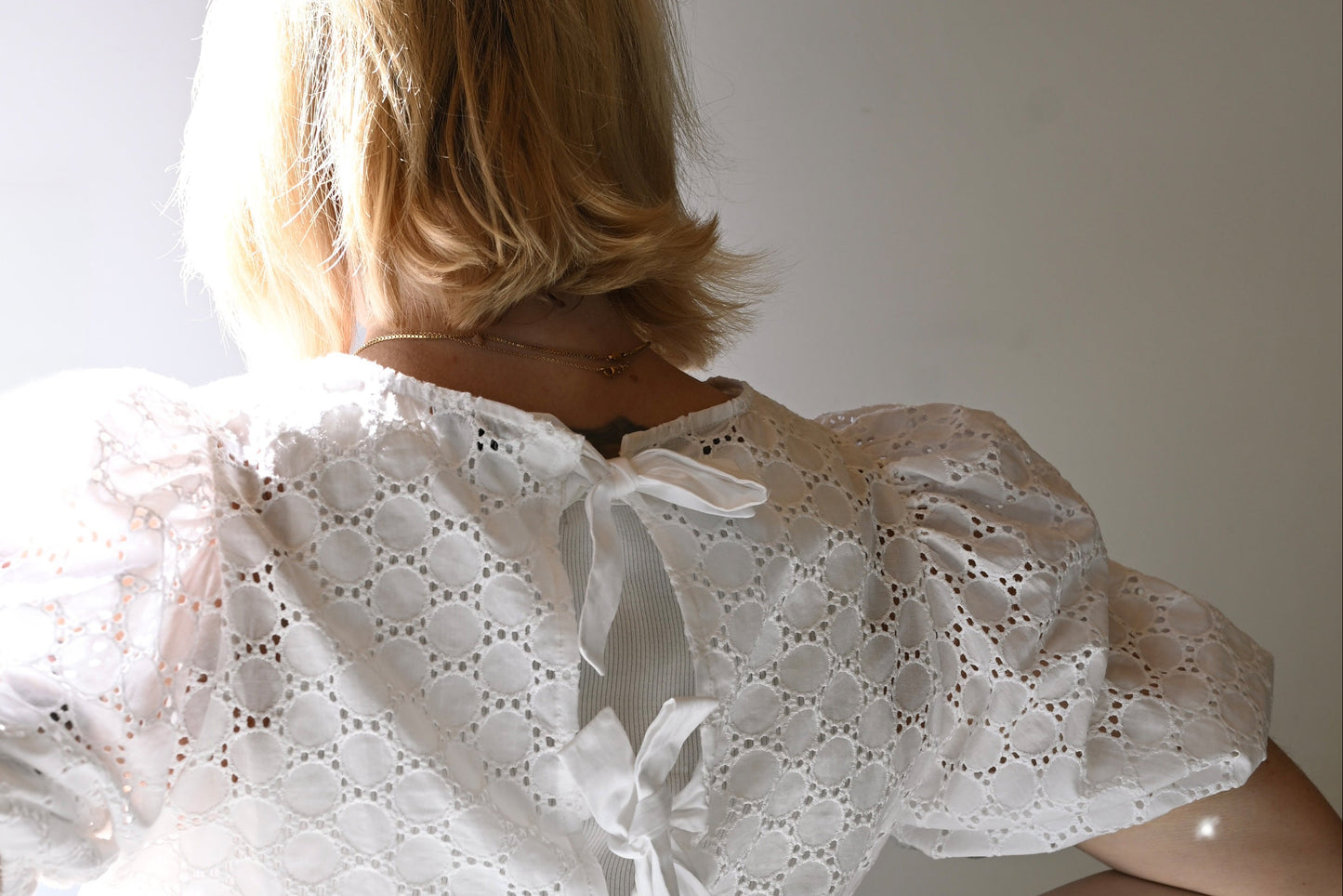 Clea Bluse in weisser Broiderie Anglaise